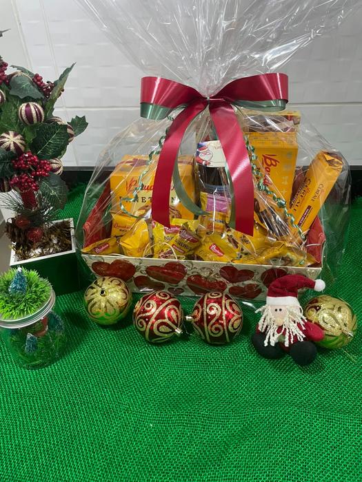 Kind Monsters Christmas 2023 gift baskets and families, photo 1